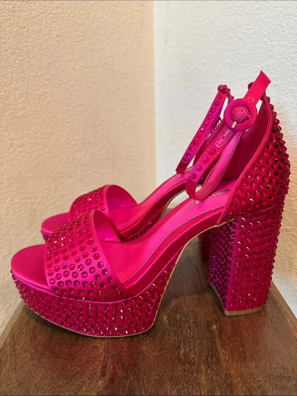 D'Amelio Mayvinaa Rhinestone Platform Sandals Vibrant Pink Size 8.5